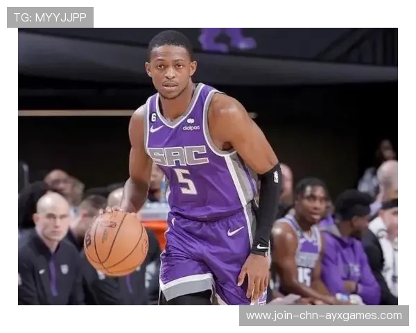 福克斯快速分球助攻内线补篮，国王完成反超