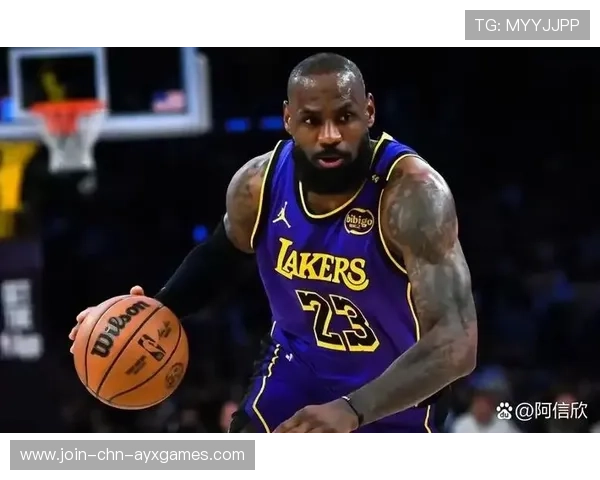 詹姆斯关键防守抢断后补篮得手，湖人掌控比赛